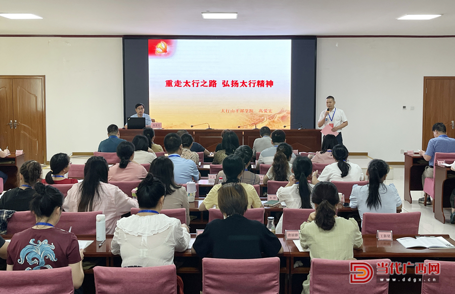 認真聽課。記者張友豪攝_副本